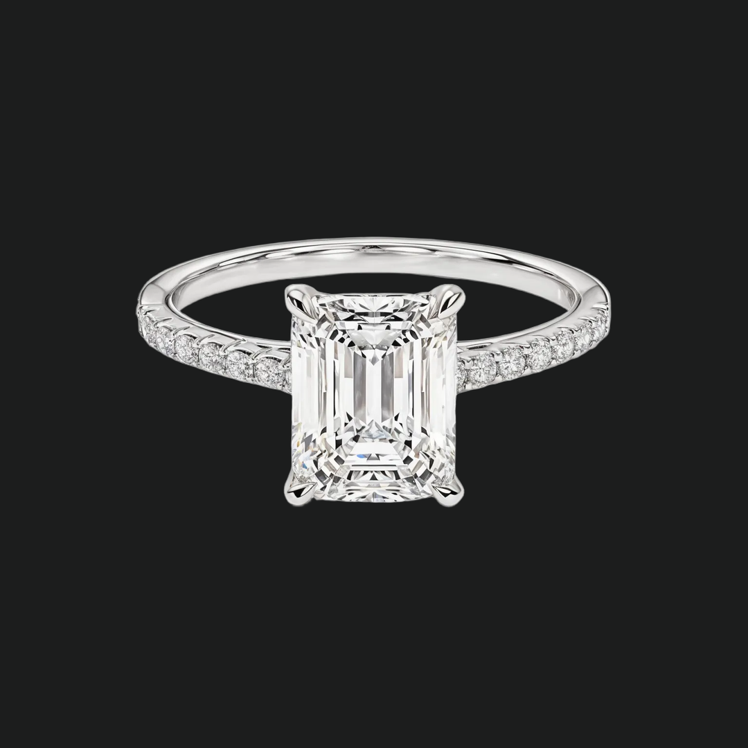 Emerald gesneden verlovingsring met Pavé Diamond Accenten