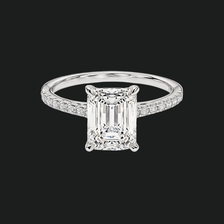Emerald gesneden verlovingsring met Pavé Diamond Accenten