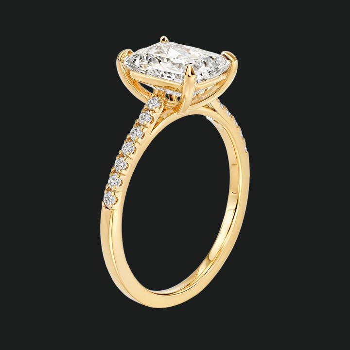 Emerald gesneden verlovingsring met Pavé Diamond Accenten