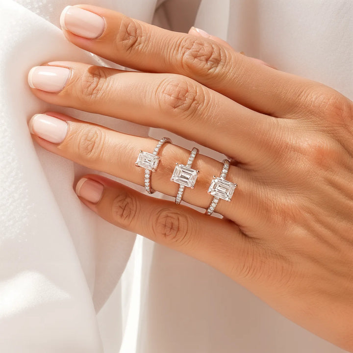 Emerald gesneden verlovingsring met Pavé Diamond Accenten