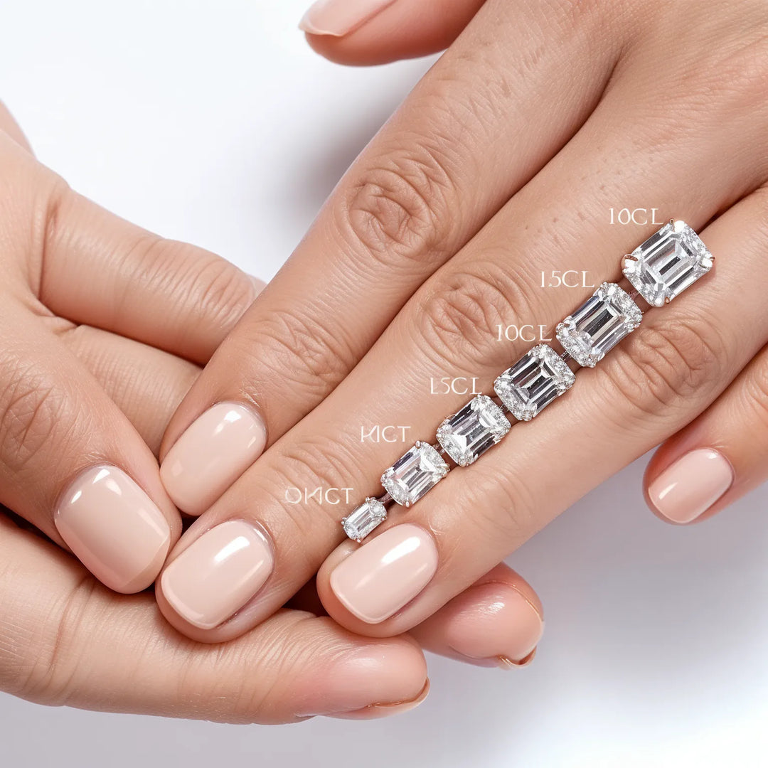 Split Shank Emerald gesneden halo -verlovingsring met diamantaccenten
