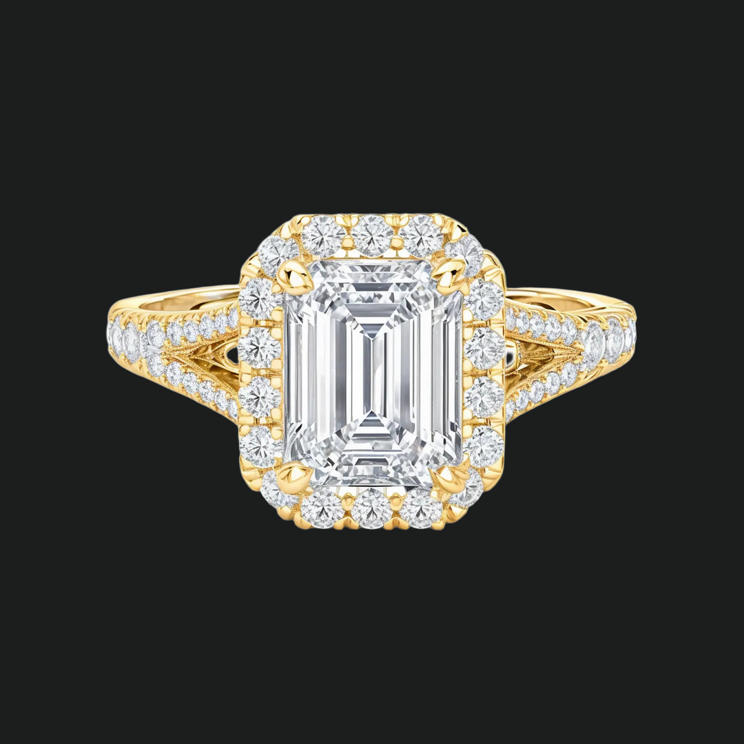Split Shank Emerald gesneden halo -verlovingsring met diamantaccenten