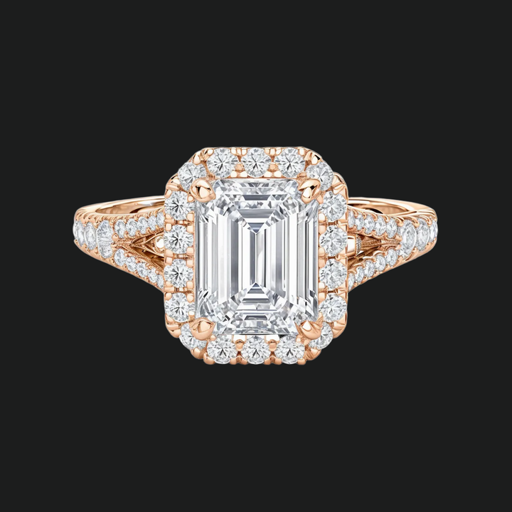 Split Shank Emerald gesneden halo -verlovingsring met diamantaccenten