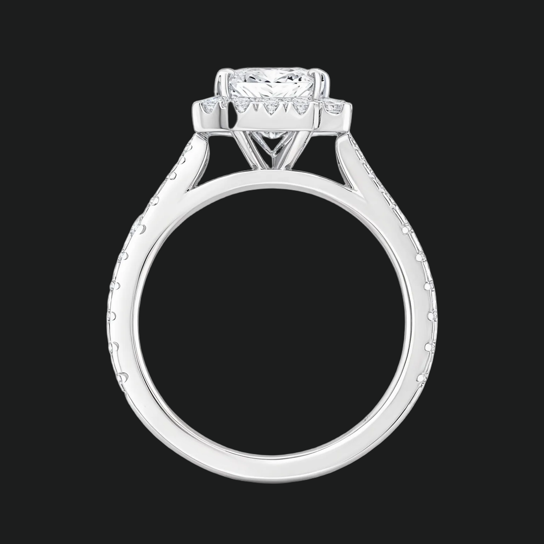 Split Shank Emerald gesneden halo -verlovingsring met diamantaccenten