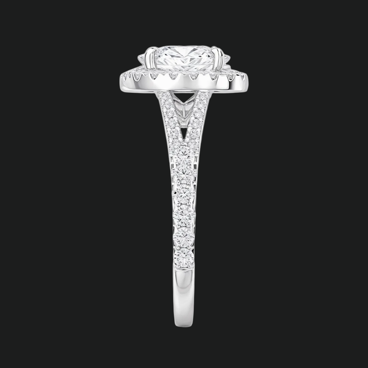 Anello di fidanzamento gambo a traina ovale con accenti di diamante