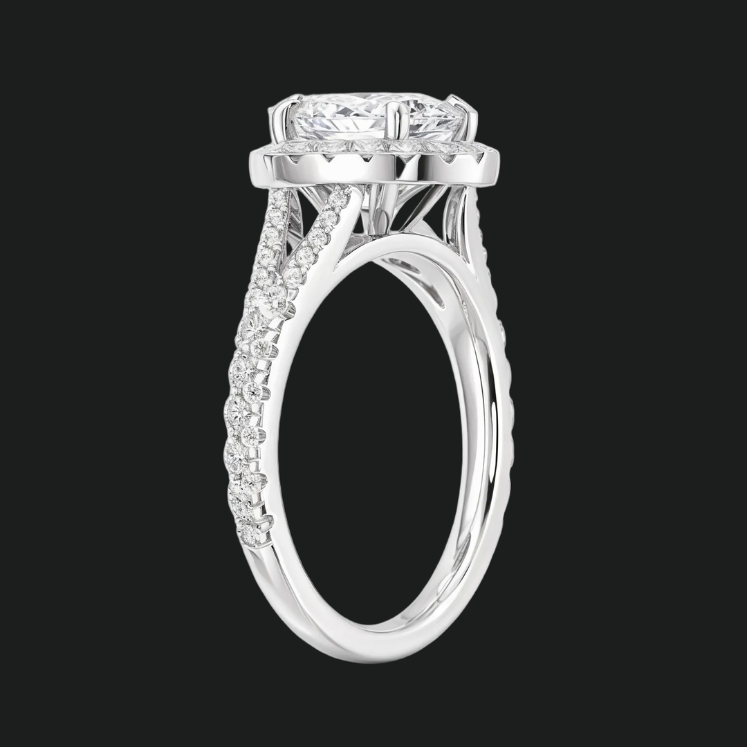 Anello di fidanzamento gambo a traina ovale con accenti di diamante