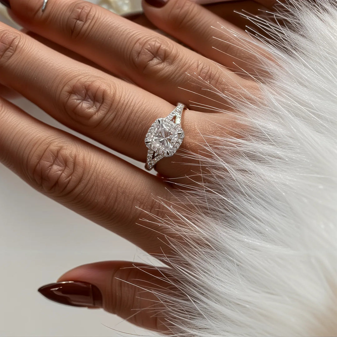 Prinses gesneden halo split schacht verlovingsring met diamantaccenten