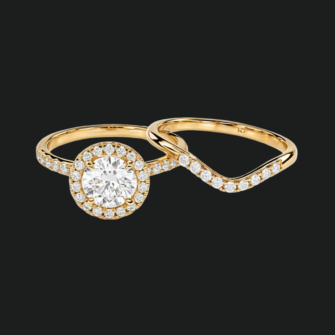Ronde halo diamant accenten verlovingsring en gebogen trouwring ingesteld in 9kt witgoud