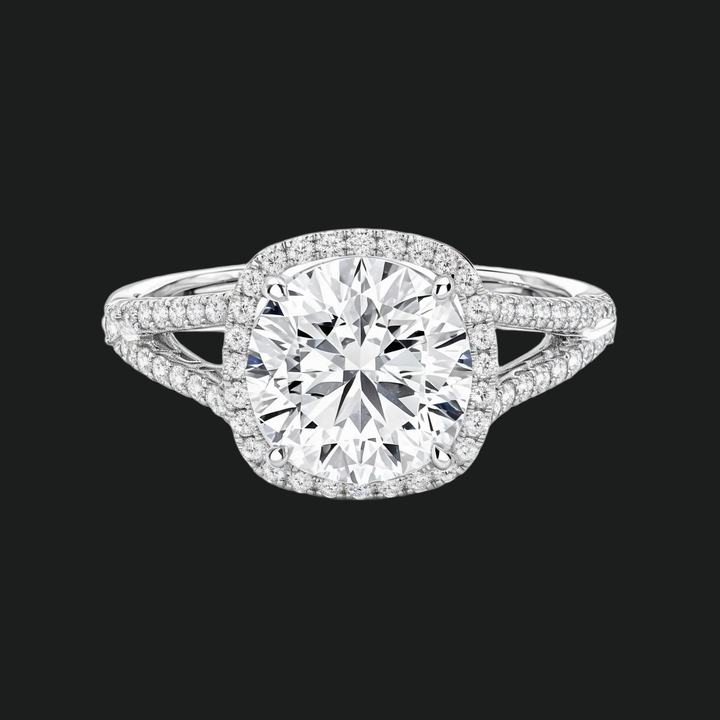 Split Shank Halo Round Diamond Akzente Verlobungsring in 9KT Weißgold