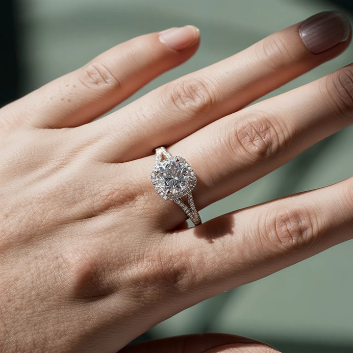 Split Shank Halo Round Diamond Akzente Verlobungsring