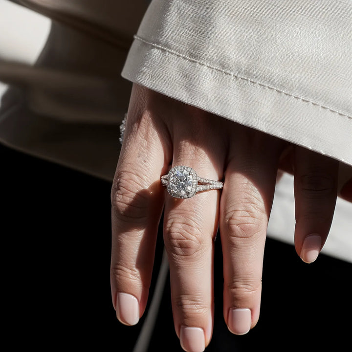 Split Shank Halo Round Diamond Akzente Verlobungsring
