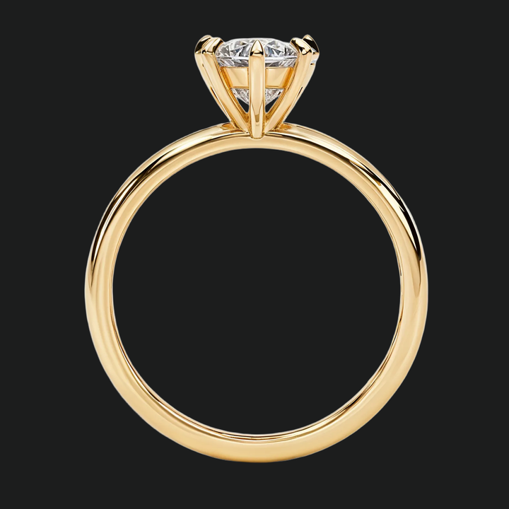 Hart gesneden solitaire verlovingsring met diamantaccenten