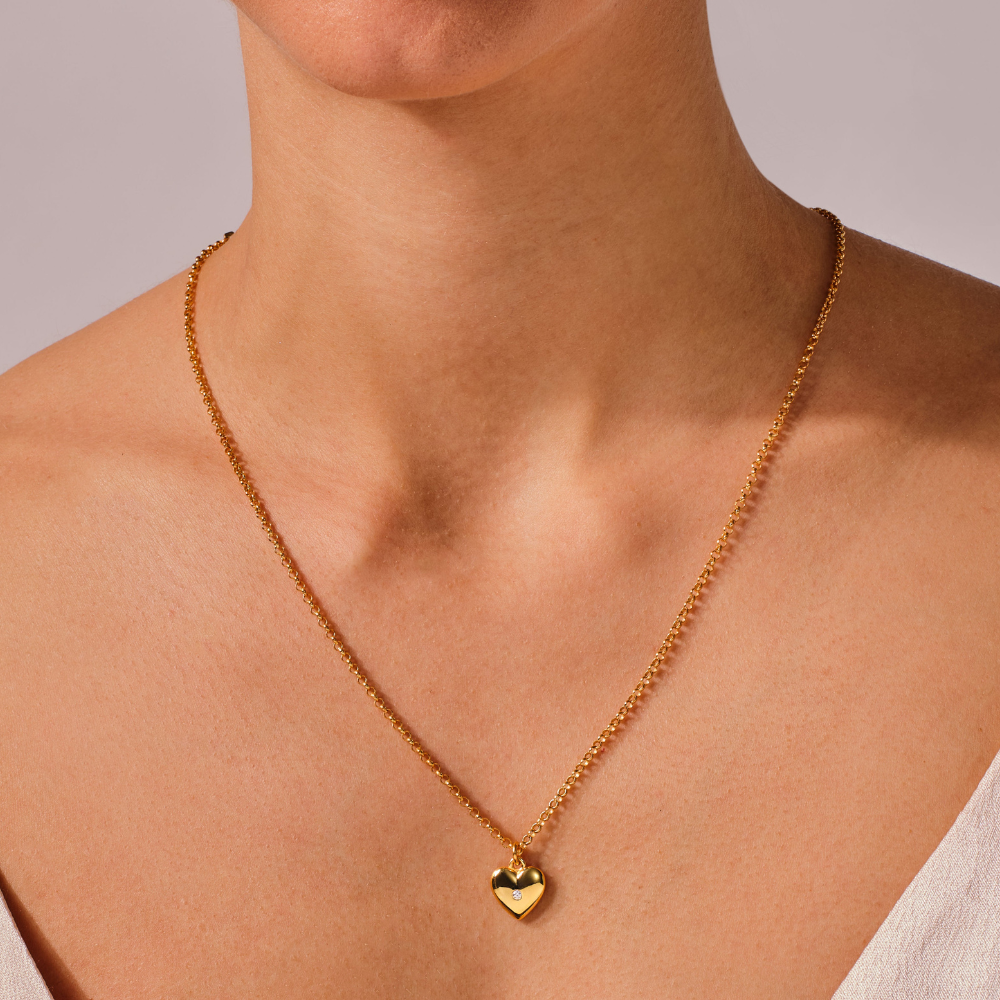 Heart Pendant Necklace with Round Diamond
