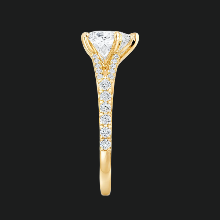 Split Shank Heart Diamond Akzente Verlobungsring