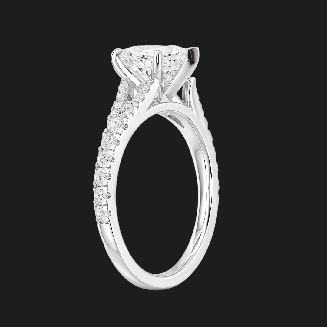 Split Shank Heart Diamond Akzente Verlobungsring