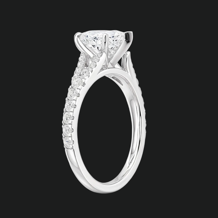 Split Shank Heart Diamond Akzente Verlobungsring
