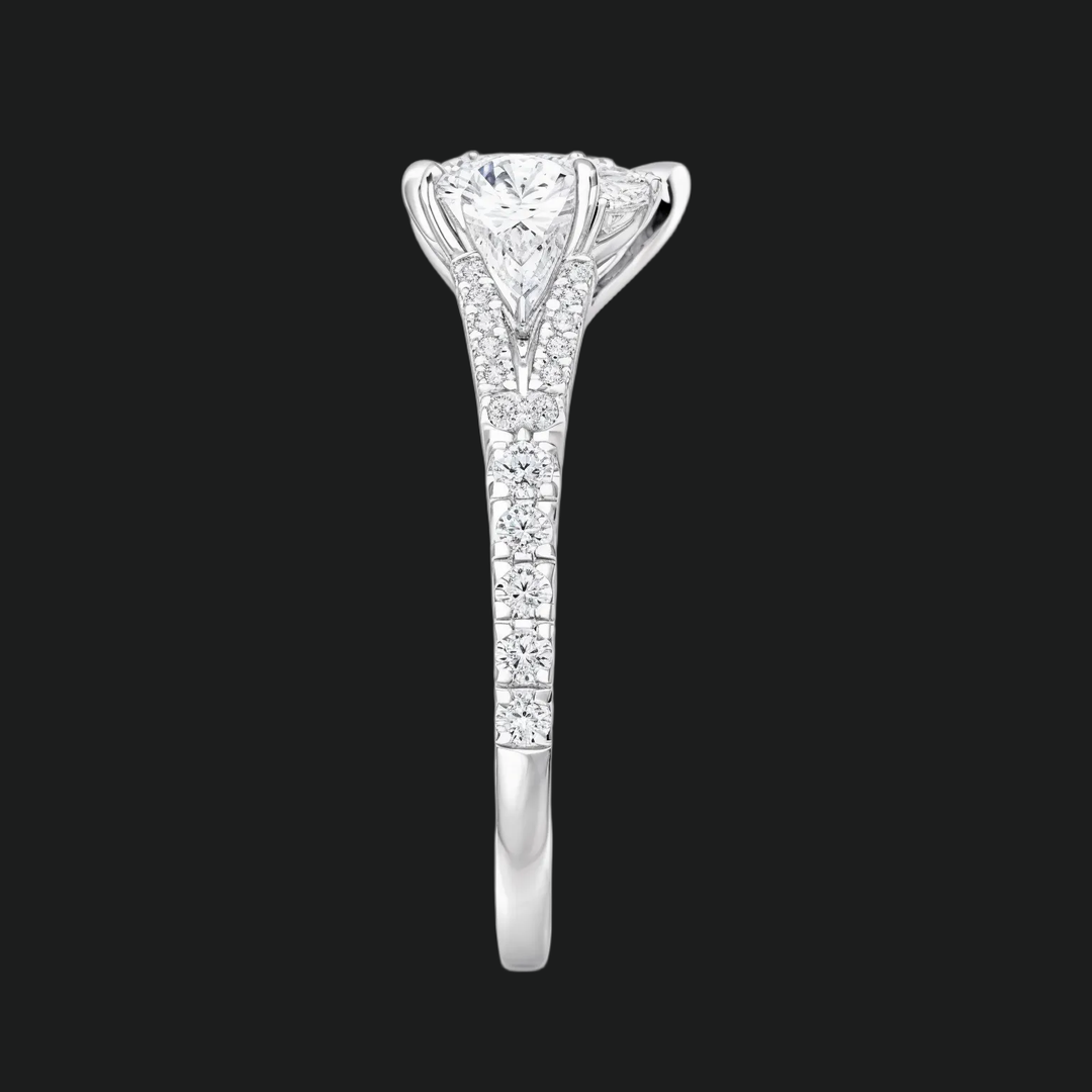 Split Shank Heart Diamond Akzente Verlobungsring