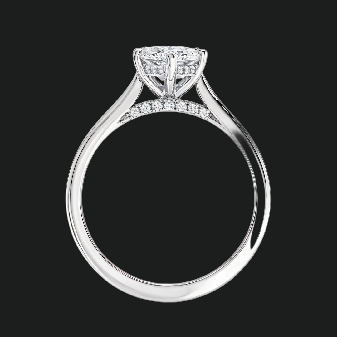 Marquise sneden verborgen halo -verlovingsring met diamantaccenten