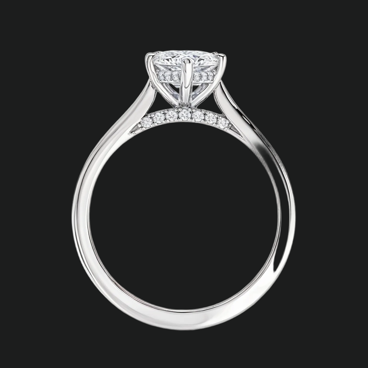 Marquise sneden verborgen halo -verlovingsring met diamantaccenten