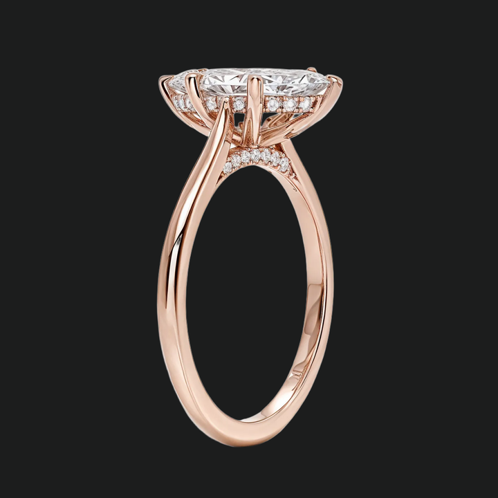 Marquise sneden verborgen halo -verlovingsring met diamantaccenten