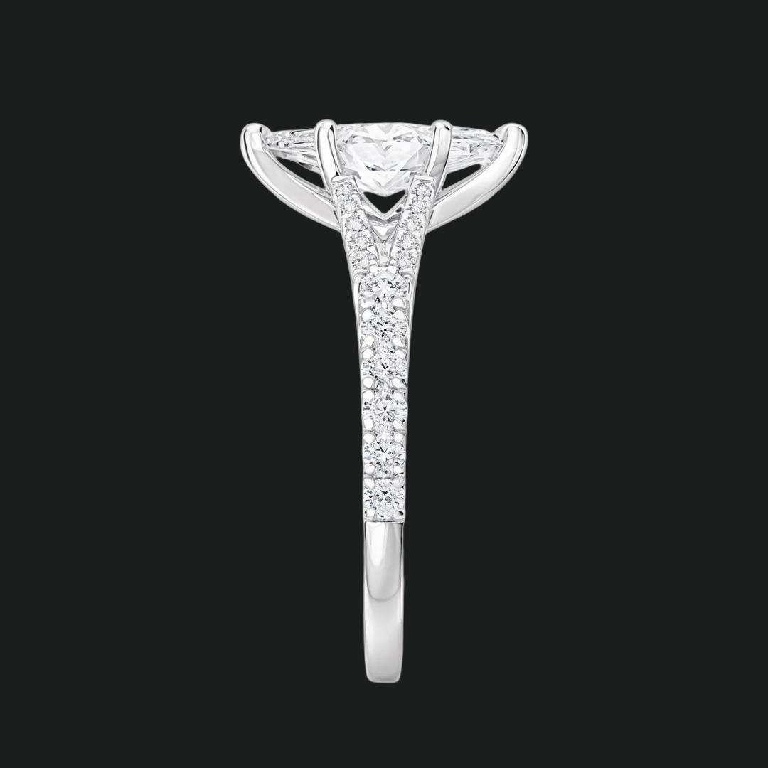 Marquise gesneden split schacht verlovingsring met diamantaccenten