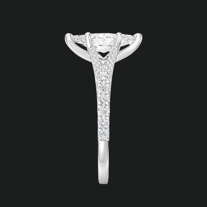 Marquise gesneden split schacht verlovingsring met diamantaccenten