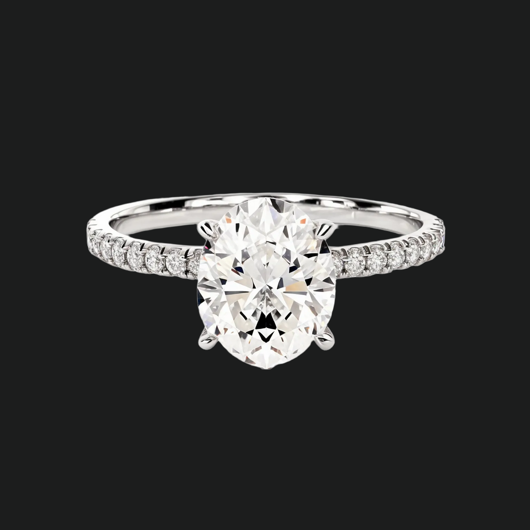 Ovaal gesneden diamant accenten verlovingsring met verborgen halo en pavé -band