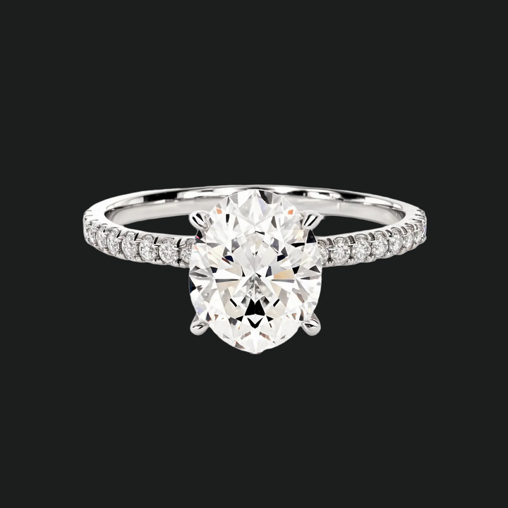 Ovaal gesneden diamant accenten verlovingsring met verborgen halo en pavé -band