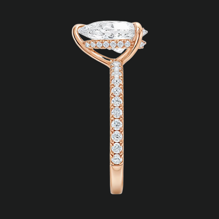 Peer gesneden verborgen halo -verlovingsring met diamantaccenten