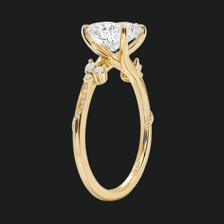 Ovale bloemenbetrokkenheidsring met diamantaccenten