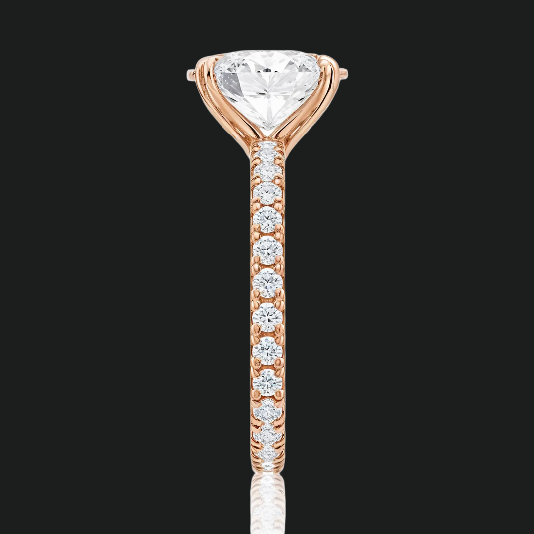 Anello di fidanzamento ovale con eternità pavé