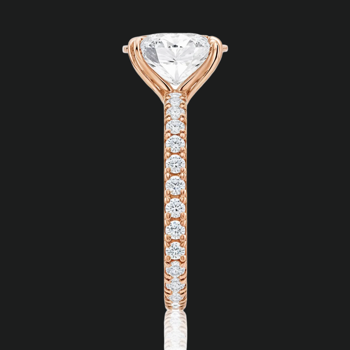 Anello di fidanzamento ovale con eternità pavé