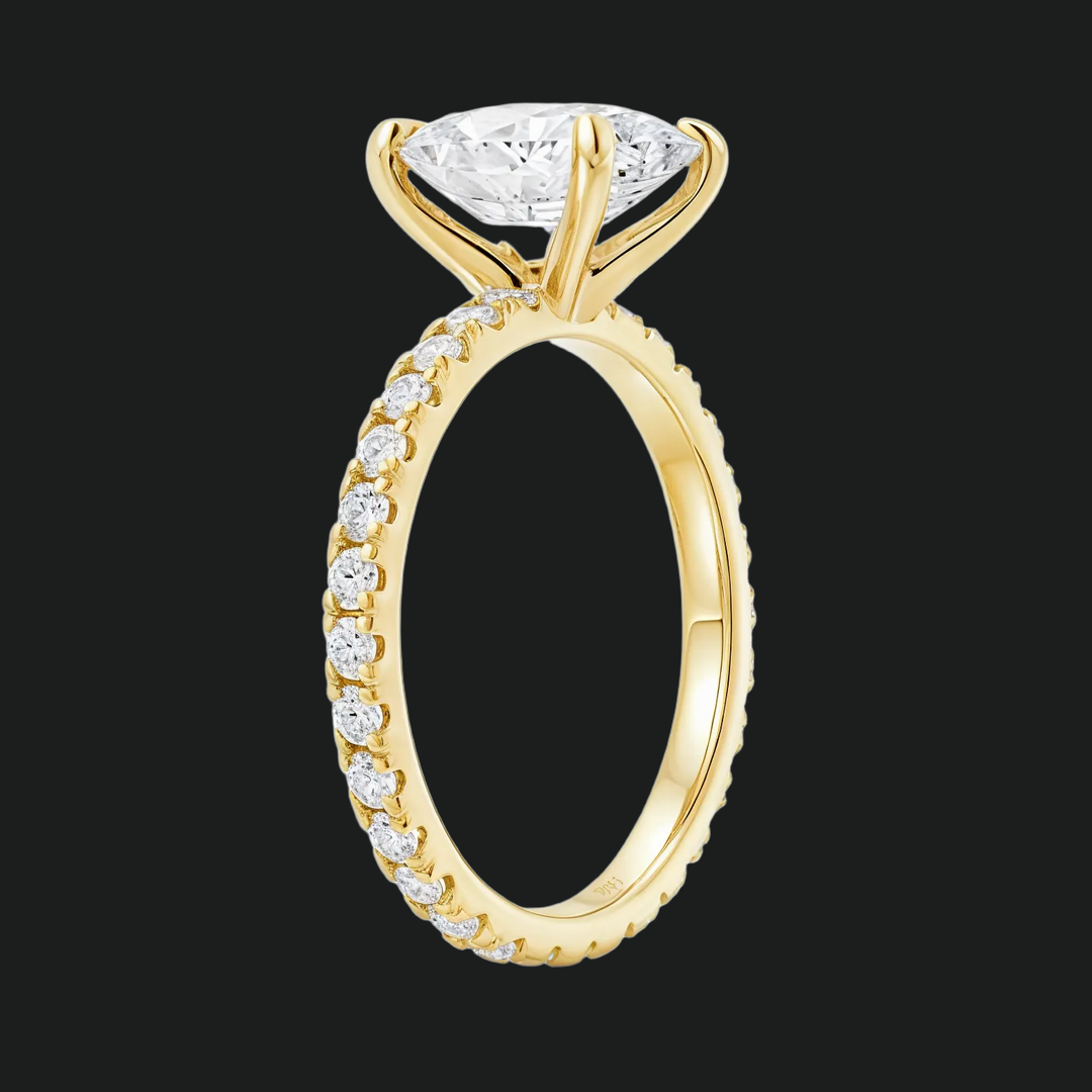Anello di fidanzamento ovale con eternità pavé