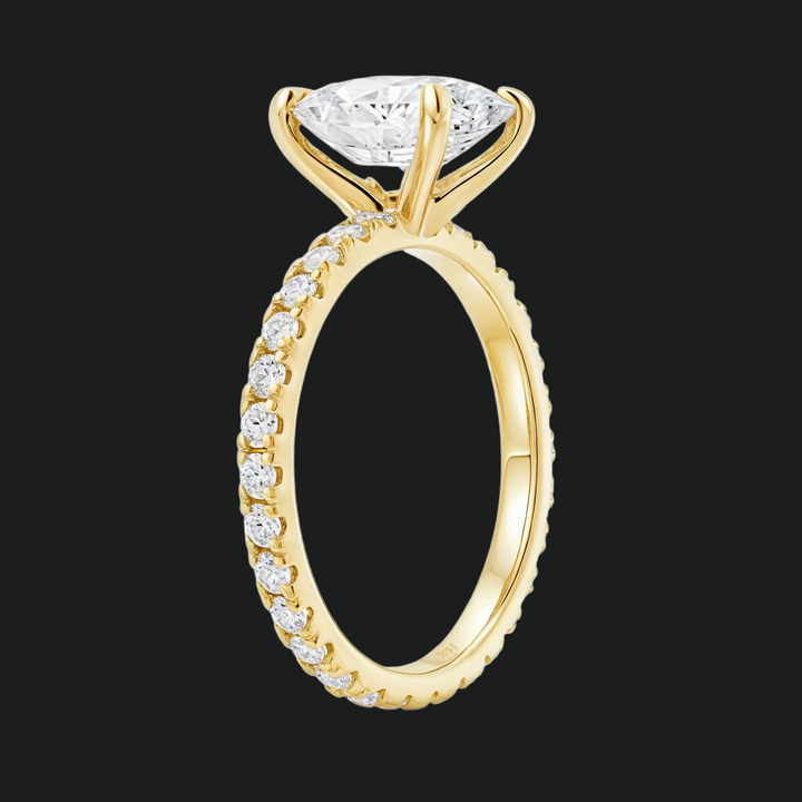 Anello di fidanzamento ovale con eternità pavé