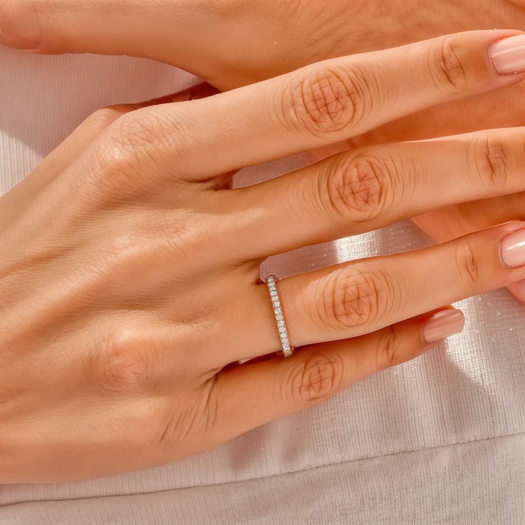 Pavé Set Rund Diamond Akzente Verlobungsring & Band -Set