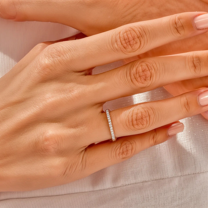 Pavé Set Rund Diamond Akzente Verlobungsring & Band -Set