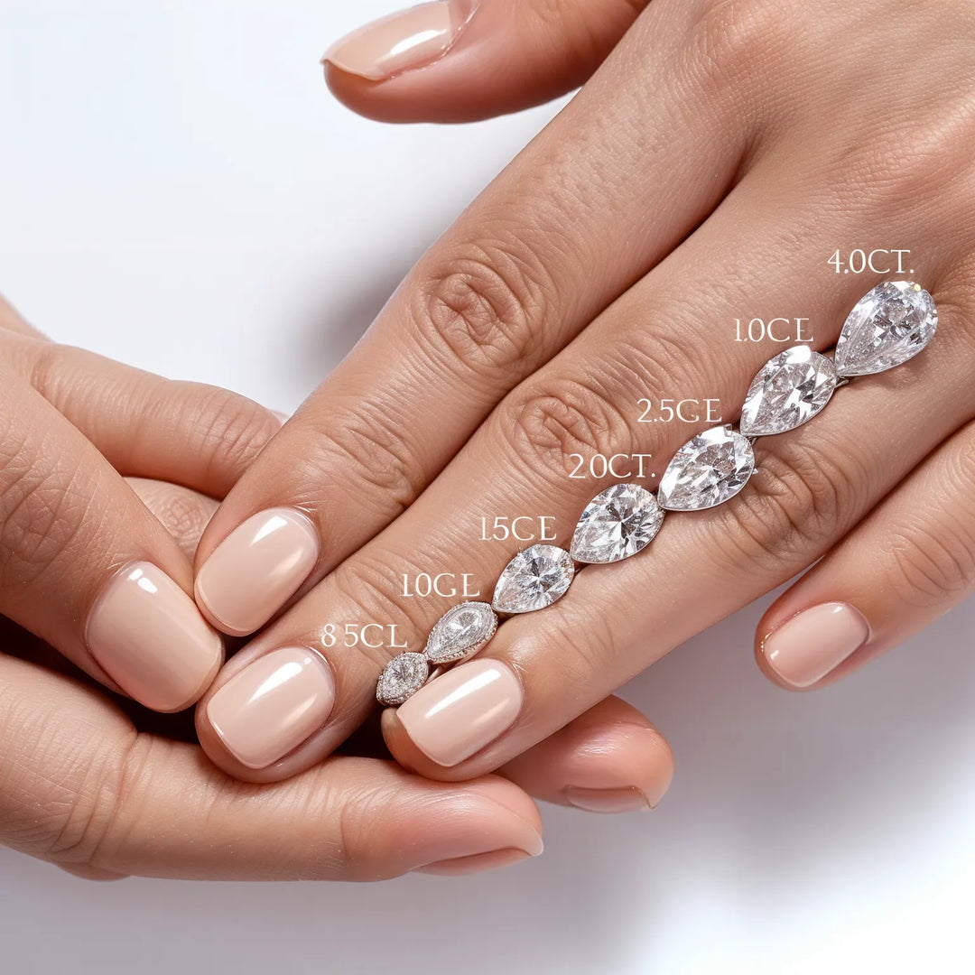 Anello di fidanzamento a forma di pera a forma di pera con accenti di diamante