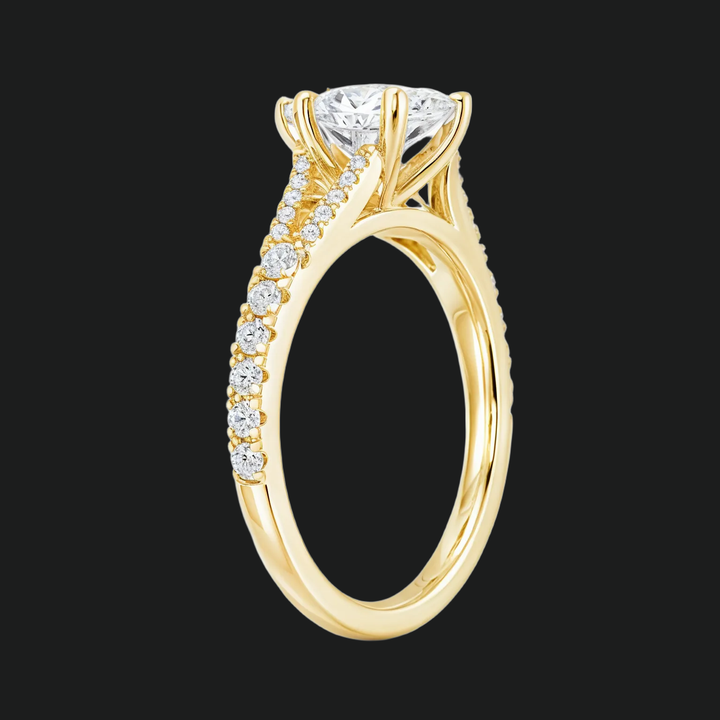 Anello di fidanzamento a forma di pera a forma di pera con accenti di diamante
