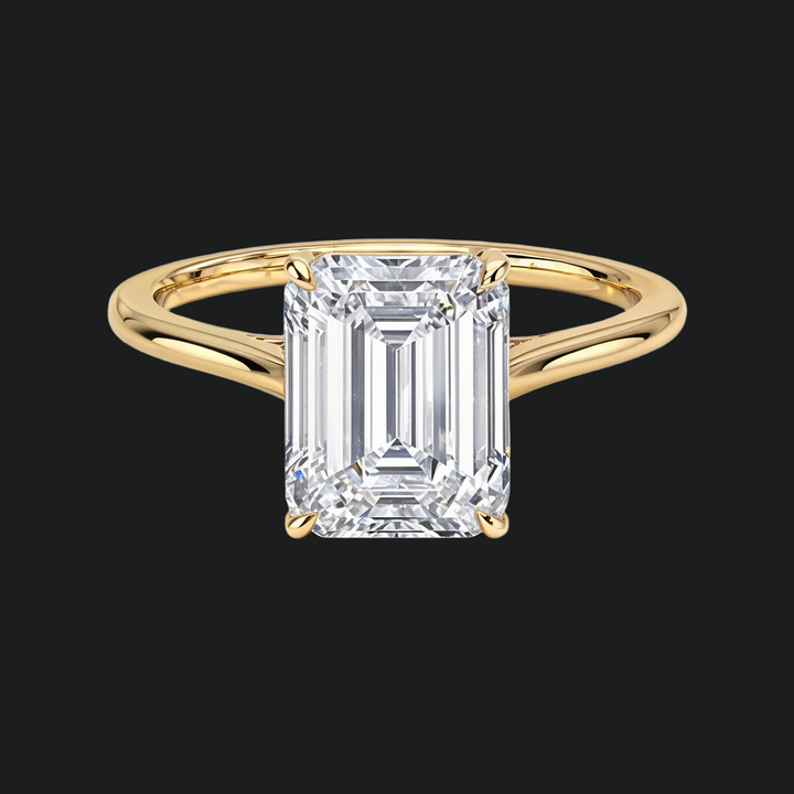 Petite Emerald Cut Solitaire verlovingsring in 9kt witgoud
