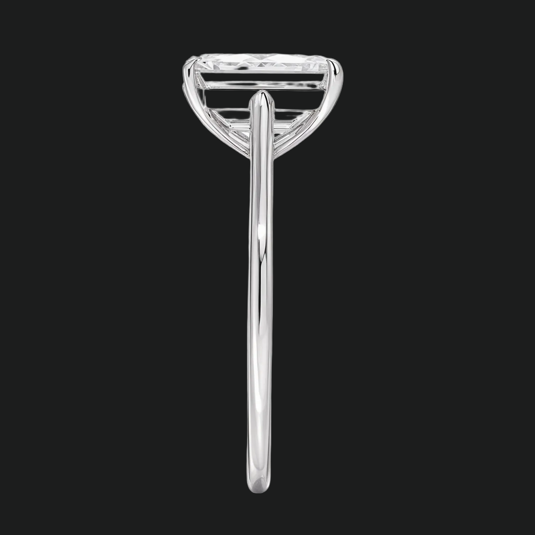 Petite Emerald Cut Solitaire verlovingsring