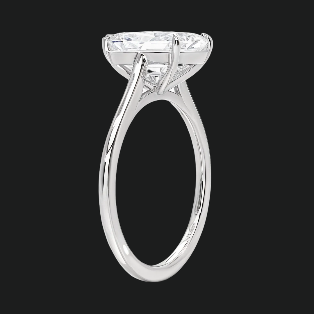 Petite Emerald Cut Solitaire verlovingsring