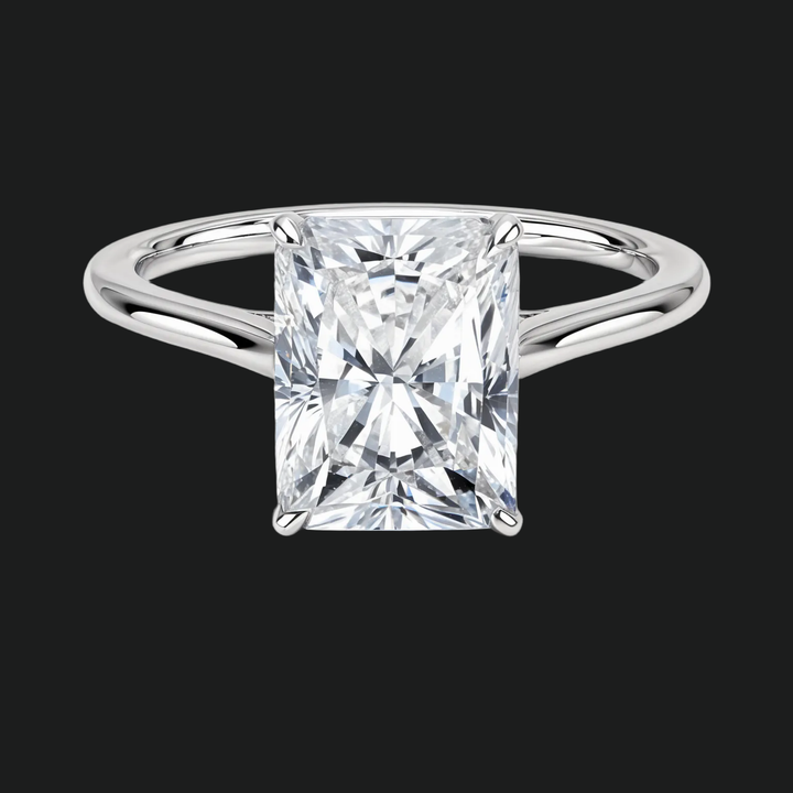 Petite Radiant Cut Solitaire verlovingsring met diamantaccenten
