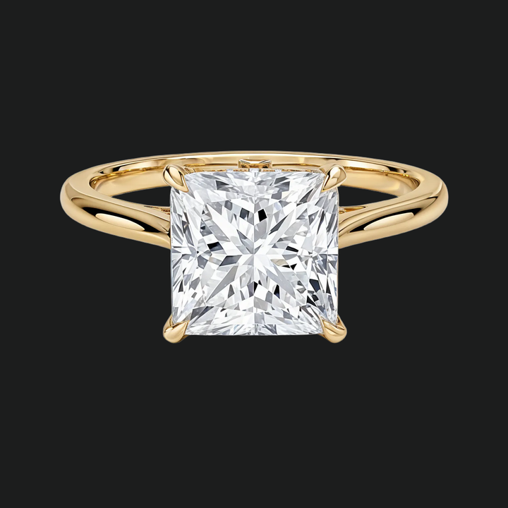 Prinzessin Cut Hidden Halo -Verlobungsring mit Diamantakzenten in 9KT -Weißgold