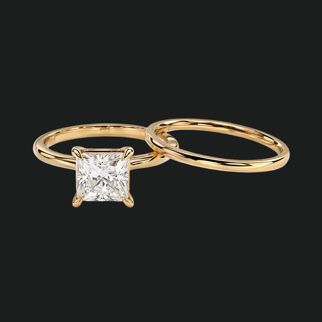 Princess Cut Solitaire Ring avec une alliance en dôme en or blanc 9kt