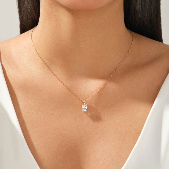 Radiant Cut Diamond Solitaire Anhänger