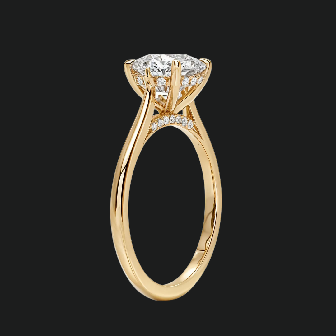 Bague de fiançailles halo cachée à coupe ronde avec accents de diamant