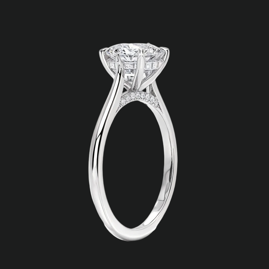 Bague de fiançailles halo cachée à coupe ronde avec accents de diamant