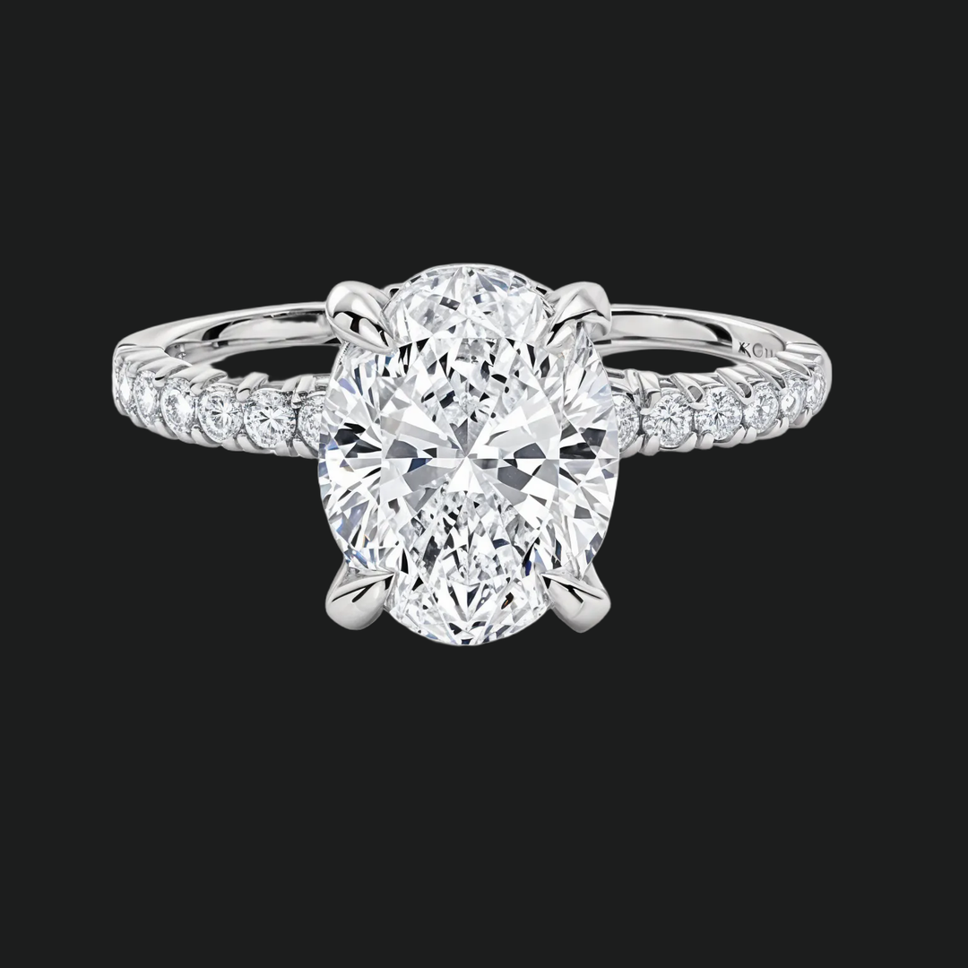 Accents de diamant coupés ovales Bague de fiançailles halo cachée en or blanc 9kt