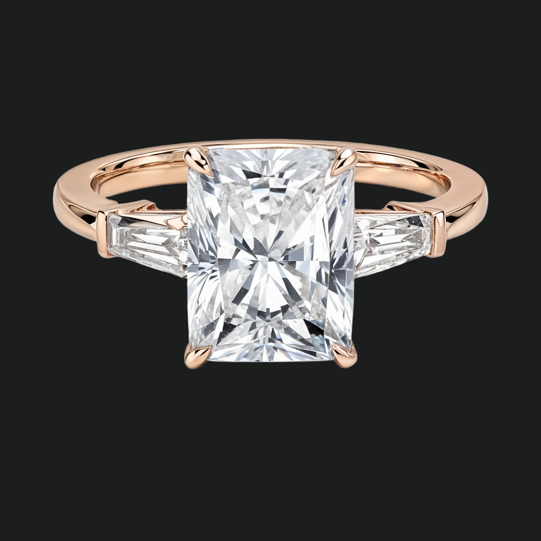 Bague de fiançailles à trois pierres en pierre avec des accents de diamant