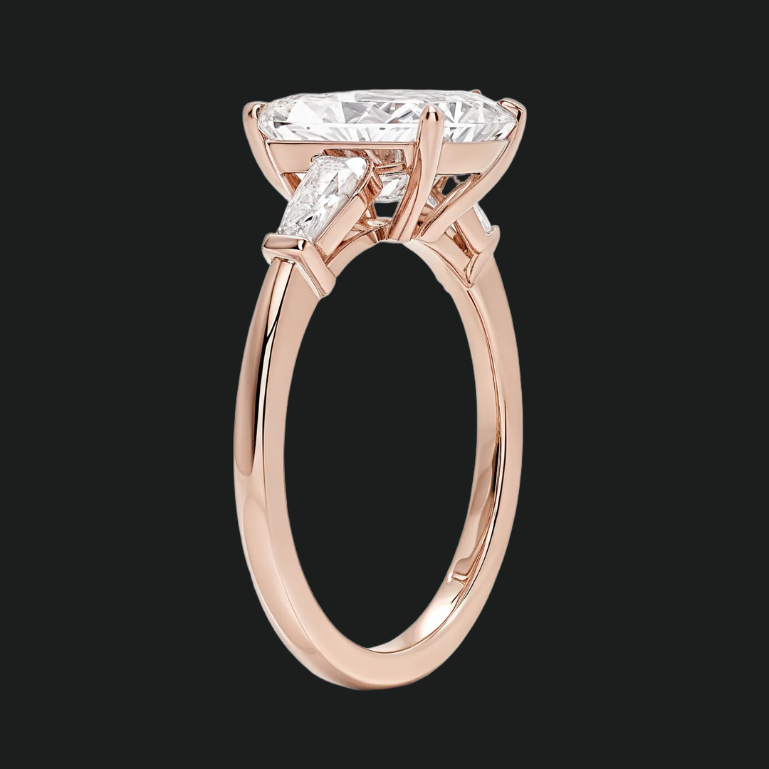 Bague de fiançailles à trois pierres en pierre avec des accents de diamant